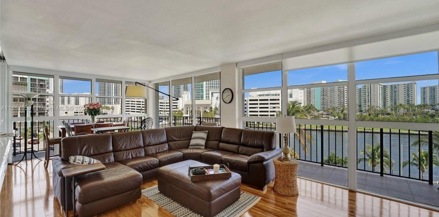 Condo à Hallandale Beach, Floride, 2 chambres  № 1073373