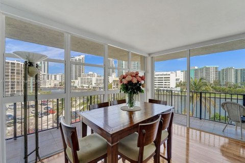 Copropriété à vendre à Hallandale Beach, Floride: 2 chambres, 132.85 m2 № 1073373 - photo 10