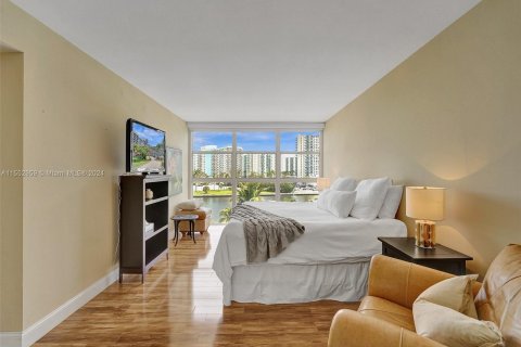 Copropriété à vendre à Hallandale Beach, Floride: 2 chambres, 132.85 m2 № 1073373 - photo 24