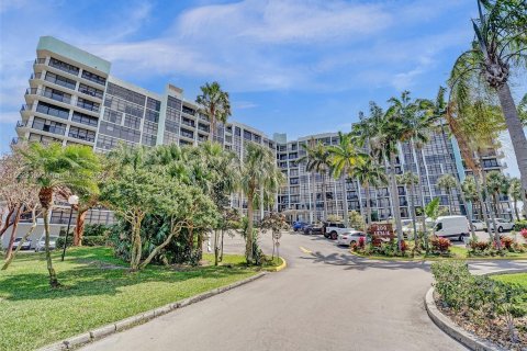 Copropriété à vendre à Hallandale Beach, Floride: 2 chambres, 132.85 m2 № 1073373 - photo 3