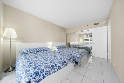 Condo in Sunny Isles Beach, Florida, 2 bedrooms  № 1232917 - photo 14