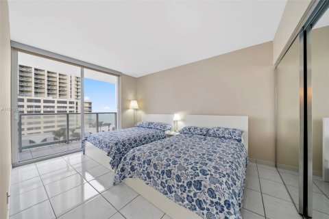 Condominio en venta en Sunny Isles Beach, Florida, 2 dormitorios, 135.64 m2 № 1232917 - foto 13