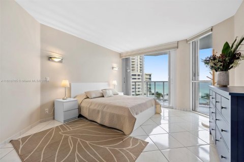 Condominio en venta en Sunny Isles Beach, Florida, 2 dormitorios, 135.64 m2 № 1232917 - foto 17