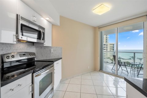 Condominio en venta en Sunny Isles Beach, Florida, 2 dormitorios, 135.64 m2 № 1232917 - foto 12