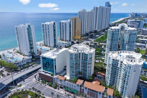 Condominio en venta en Sunny Isles Beach, Florida, 4 dormitorios, 270.44 m2 № 1230854 - foto 1