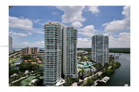 Condominio en venta en Sunny Isles Beach, Florida, 4 dormitorios, 270.44 m2 № 1230854 - foto 2