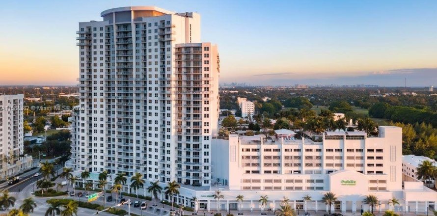 Condo à Hollywood, Floride, 2 chambres  № 1168339