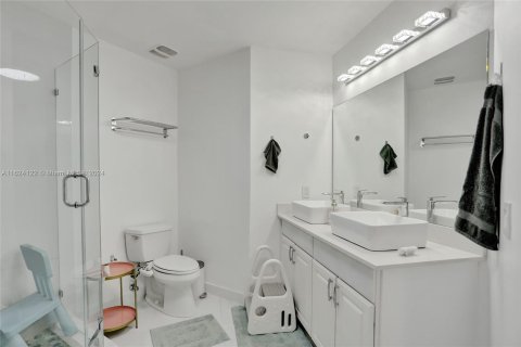 Copropriété à vendre à Aventura, Floride: 3 chambres, 126.81 m2 № 1270979 - photo 25