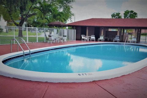 Copropriété à vendre à Lauderdale Lakes, Floride: 1 chambre, 71.35 m2 № 1060076 - photo 4