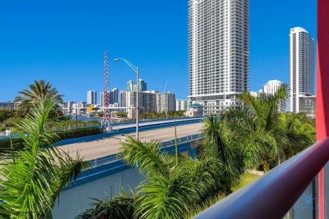 Condo in Hallandale Beach, Florida, 2 bedrooms  № 1240938 - photo 3