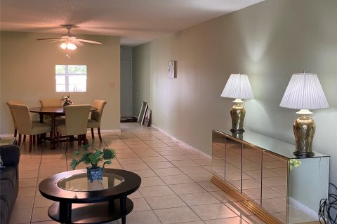 Copropriété à vendre à Coconut Creek, Floride: 2 chambres, 107.95 m2 № 1079482 - photo 13