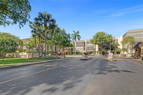 Condo in Hollywood, Florida, 1 bedroom  № 1294778 - photo 2