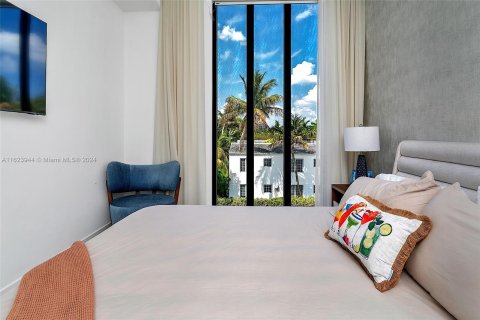 Condo in Miami Beach, Florida, 1 bedroom  № 1270739 - photo 26