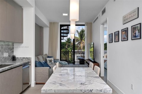 Condo in Miami Beach, Florida, 1 bedroom  № 1270739 - photo 16