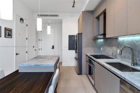 Condo in Miami Beach, Florida, 1 bedroom  № 1270739 - photo 20