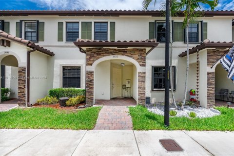 Adosado en venta en Hialeah, Florida, 3 dormitorios № 1270737 - foto 4