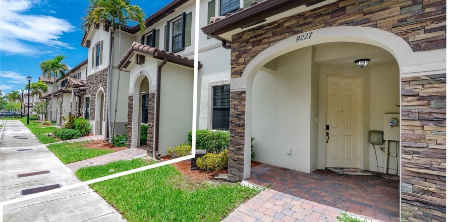 Touwnhouse à Hialeah, Floride 3 chambres № 1270737