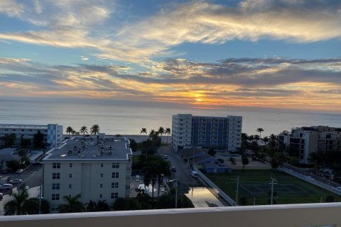 Condo in Hollywood, Florida, 2 bedrooms  № 1026948 - photo 20