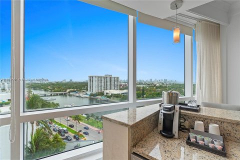 Condo in Miami Beach, Florida, 1 bedroom  № 1427501 - photo 17