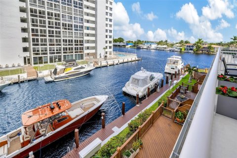 Condo in Fort Lauderdale, Florida, 3 bedrooms  № 1418214 - photo 22