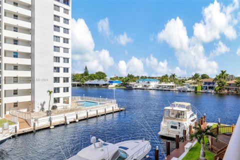 Condo in Fort Lauderdale, Florida, 3 bedrooms  № 1418214 - photo 23