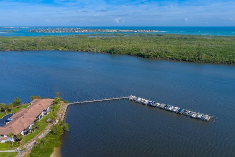 Condo in Stuart, Florida, 2 bedrooms  № 1060098 - photo 1