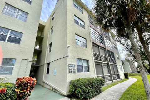 Condo in North Lauderdale, Florida, 2 bedrooms  № 1022273 - photo 2