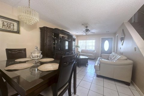 House in Tampa, Florida 3 bedrooms, 117.24 sq.m. № 1089930 - photo 7