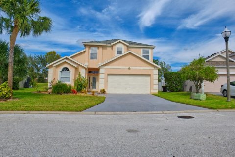 House in Davenport, Florida 5 bedrooms, 248.89 sq.m. № 1429538 - photo 1