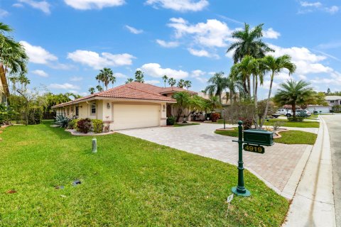 House in Coral Springs, Florida 4 bedrooms, 245.45 sq.m. № 1051281 - photo 7