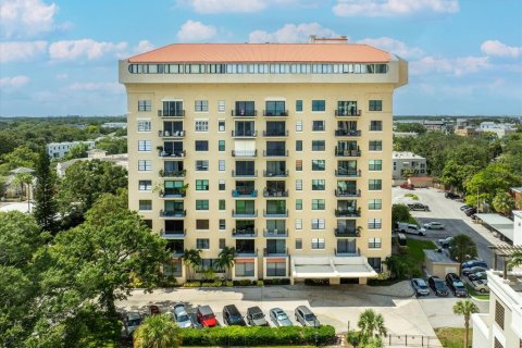 Condo in Tampa, Florida, 1 bedroom  № 1337674 - photo 1