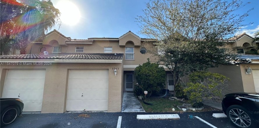 Townhouse in Sunrise, Florida 3 bedrooms, 144.56 sq.m. № 1054368