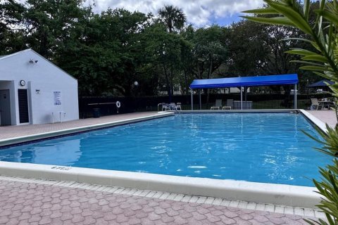 Townhouse in Coconut Creek, Florida 2 bedrooms, 137.87 sq.m. № 1074672 - photo 24