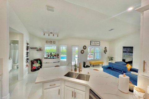 Купить виллу или дом в Лихай-Эйкерс, Флорида 4 спальни, 216.46м2, № 1065514 - фото 17