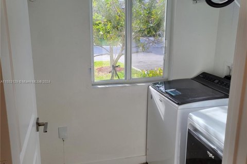 Townhouse in Homestead, Florida 3 bedrooms, 120.96 sq.m. № 1074202 - photo 5