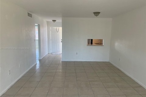 Condominio en venta en Miami Gardens, Florida, 2 dormitorios, 78.04 m2 № 1050767 - foto 5