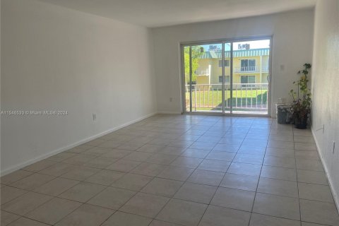 Condominio en venta en Miami Gardens, Florida, 2 dormitorios, 78.04 m2 № 1050767 - foto 4