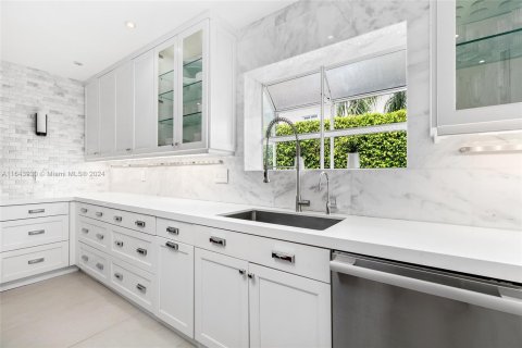 Casa en venta en Miami Beach, Florida, 4 dormitorios, 253.34 m2 № 1329349 - foto 12