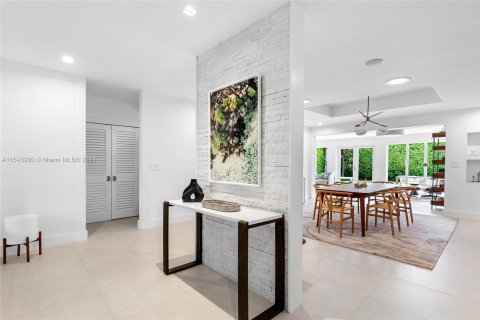 Casa en venta en Miami Beach, Florida, 4 dormitorios, 253.34 m2 № 1329349 - foto 7