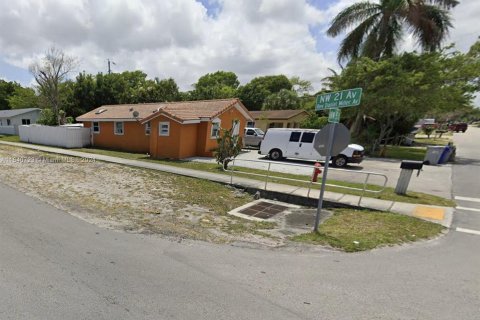 House in Pompano Beach, Florida 4 bedrooms, 87.42 sq.m. № 1329348 - photo 1