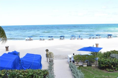 Condo in Sunny Isles Beach, Florida, 2 bedrooms  № 1401655 - photo 4