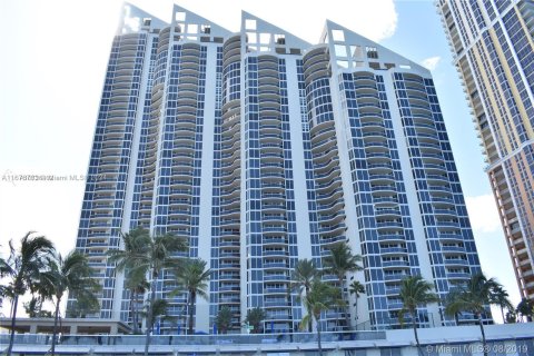 Condo in Sunny Isles Beach, Florida, 2 bedrooms  № 1401655 - photo 2