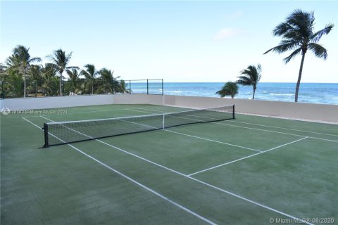 Condo in Sunny Isles Beach, Florida, 2 bedrooms  № 1401655 - photo 21