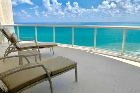 Condo in Sunny Isles Beach, Florida, 2 bedrooms  № 1401655 - photo 1