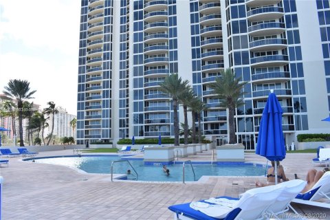 Condo in Sunny Isles Beach, Florida, 2 bedrooms  № 1401655 - photo 20