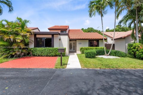 Casa en venta en Miami, Florida, 3 dormitorios, 140.84 m2 № 1358852 - foto 1