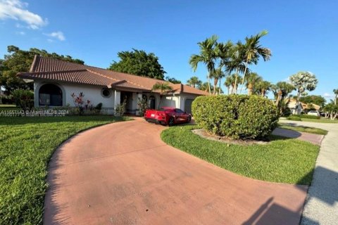 Villa ou maison à vendre à Tamarac, Floride: 4 chambres, 207.73 m2 № 1358891 - photo 13