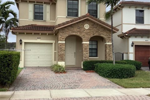 Casa en venta en Cutler Bay, Florida, 3 dormitorios, 176.05 m2 № 1225221 - foto 4