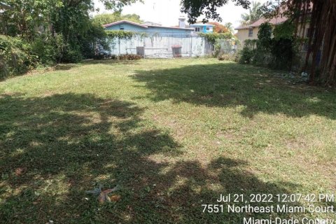 Terreno en venta en Miami, Florida № 1061167 - foto 1