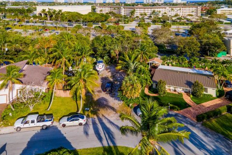 Villa ou maison à vendre à Deerfield Beach, Floride: 686.18 m2 № 1058792 - photo 5